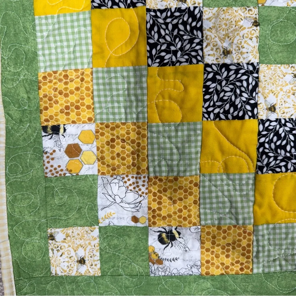 Handmade Quilted Baby Blanket Bee Print 31.5” x 31.5” - Picture 5 of 8